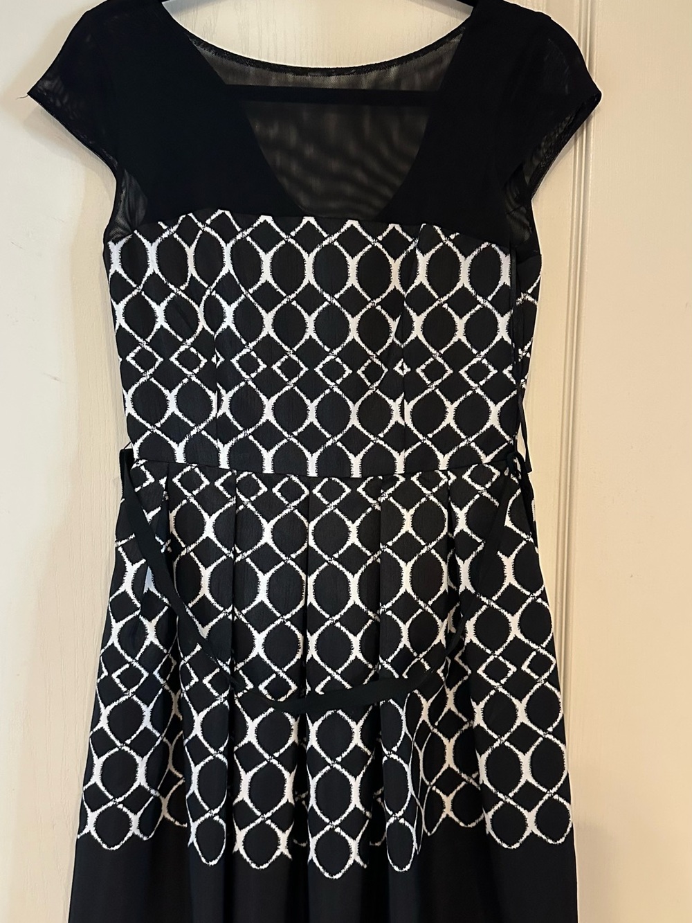 Just...Taylor Black and White Geometric Midi Dress
